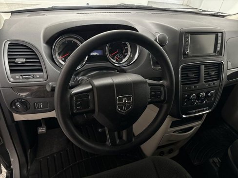 Used 2018 Dodge Grand Caravan SE image 6