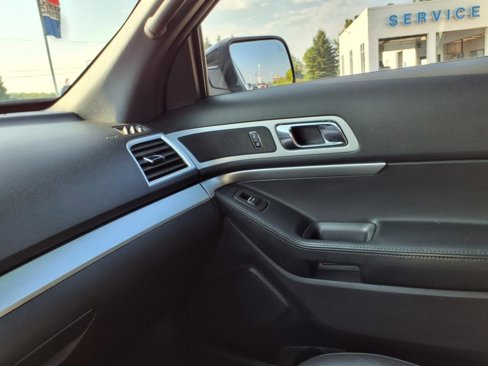 Used 2015 Ford Explorer XLT w/ Equipment Group 202B image 21