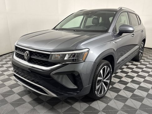 Used 2024 Volkswagen Taos SE image 3