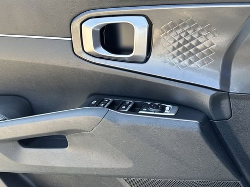 Used 2023 Kia Sorento S image 21