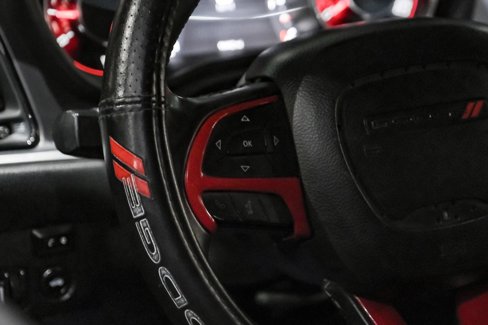 Used 2015 Dodge Challenger SXT image 13