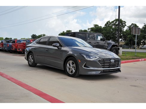 Used 2023 Hyundai Sonata SE w/ Cargo Package image 2