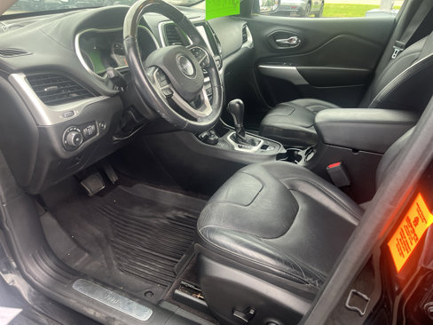 Used 2018 Jeep Cherokee Overland w/ Technology Group image 10