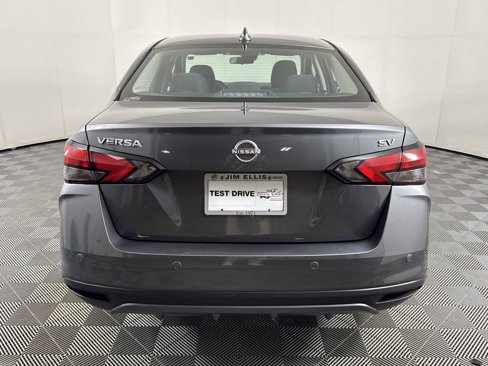 Used 2023 Nissan Versa SV image 5