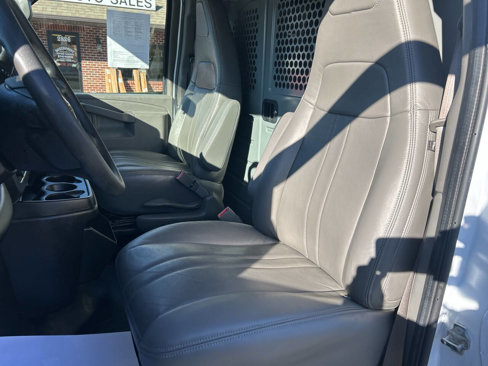 Used 2022 Chevrolet Express 2500 w/ Driver Convenience Package image 18