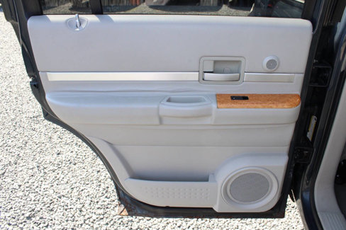 Used 2008 Chrysler Aspen Limited image 22