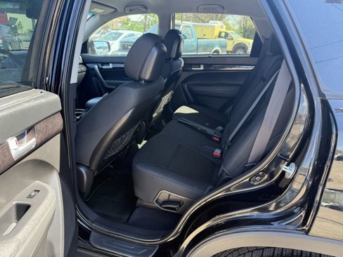 Used 2015 Kia Sorento LX image 14