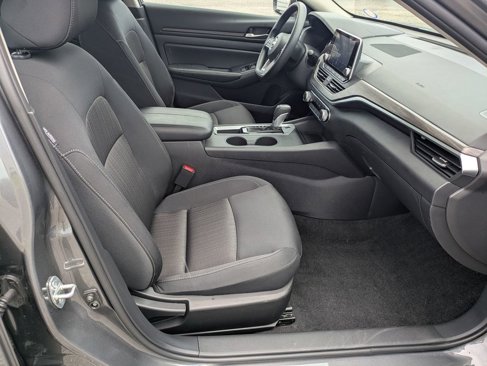 Used 2025 Nissan Altima 2.5 SV image 32