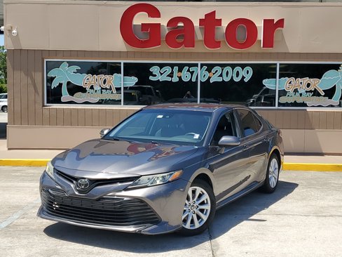 Used 2019 Toyota Camry SE image 2