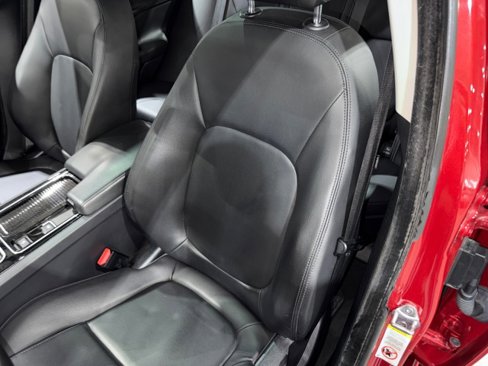 Used 2018 Jaguar XE Premium image 48