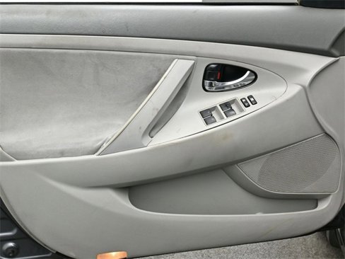 Used 2011 Toyota Camry image 9