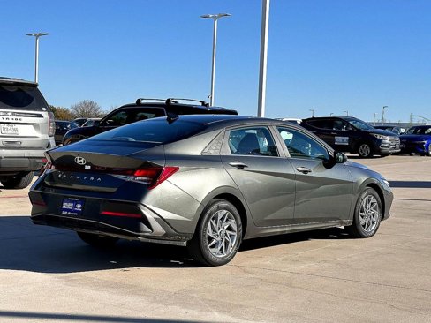 Used 2024 Hyundai Elantra SEL image 6