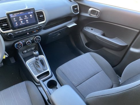 New 2025 Hyundai Venue SE image 24