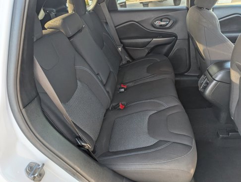 Used 2021 Jeep Cherokee Latitude image 5