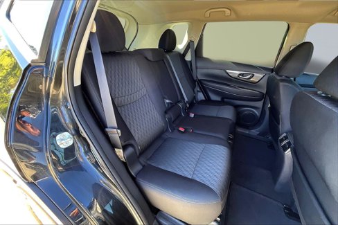 Used 2018 Nissan Rogue SV image 27