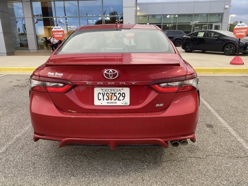 Used 2024 Toyota Camry SE image 2