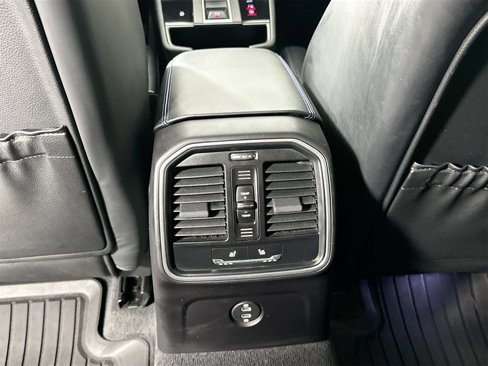 Certified 2024 Porsche Macan w/ Premium Plus Package image 36