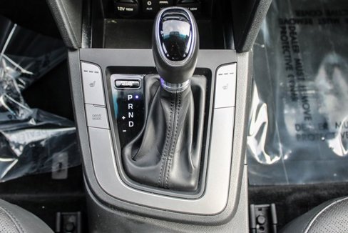 Used 2017 Hyundai Elantra Limited image 18