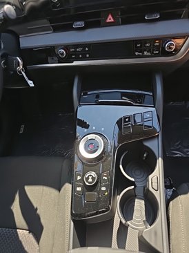 New 2025 Kia Sportage LX image 9
