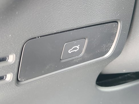 New 2025 Volvo XC40 B5 Core w/ Climate Package image 22