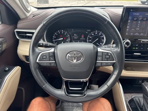 Used 2021 Toyota Highlander Platinum image 16
