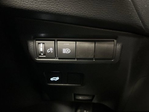 Used 2024 Toyota Corolla Cross XLE w/ Convenience Package image 27