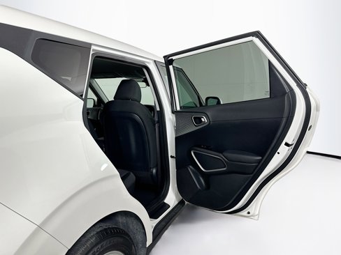Used 2023 Kia Soul LX w/ LX Technology Package image 28