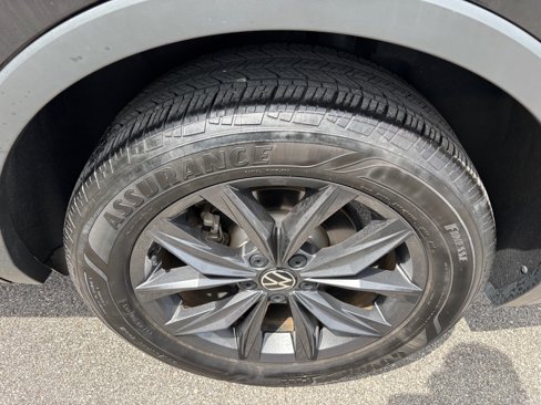 Used 2022 Volkswagen Tiguan SE image 16