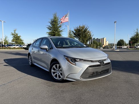 Used 2024 Toyota Corolla LE image 2