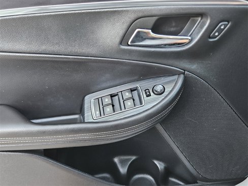 Used 2016 Chevrolet Impala LT w/ Convenience Package image 38
