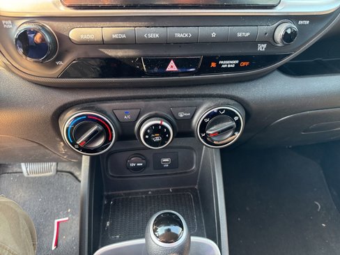 Used 2021 Hyundai Venue SE image 24