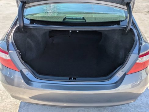 Used 2017 Toyota Camry LE image 10
