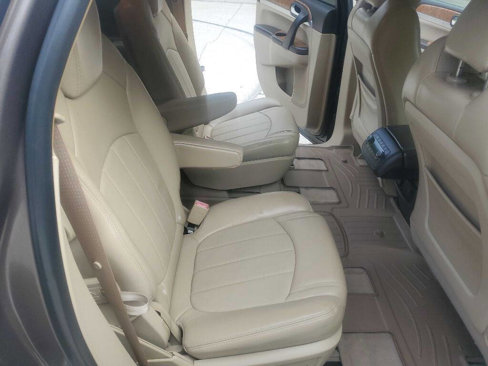 Used 2010 Buick Enclave CXL image 32