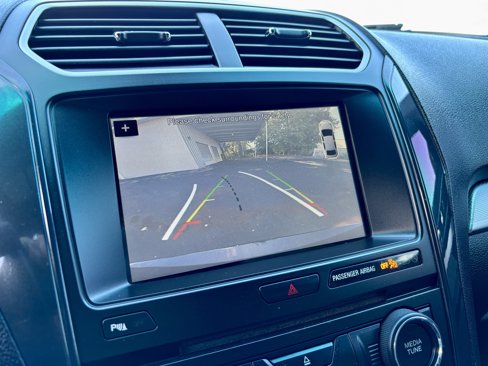 Used 2017 Ford Explorer XLT w/ XLT Technology Feature Bundle image 35