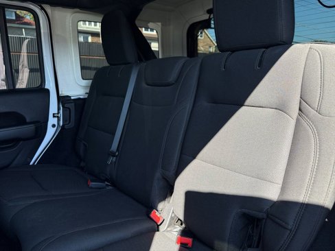 Used 2019 Jeep Wrangler Unlimited Sahara image 25
