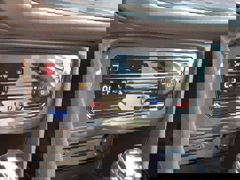 Certified 2022 Volkswagen Tiguan SE image 15