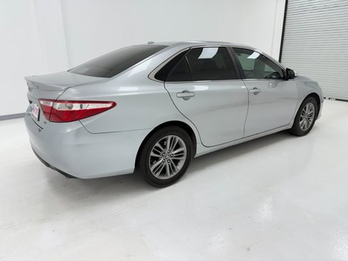 Used 2017 Toyota Camry SE image 10