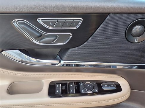 Used 2020 Lincoln Corsair Reserve w/ Equipment Group 201A image 8