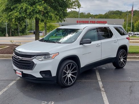 Used 2021 Chevrolet Traverse LS image 4