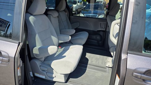 Used 2020 Toyota Sienna LE image 15
