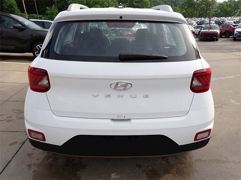 New 2025 Hyundai Venue SEL image 3