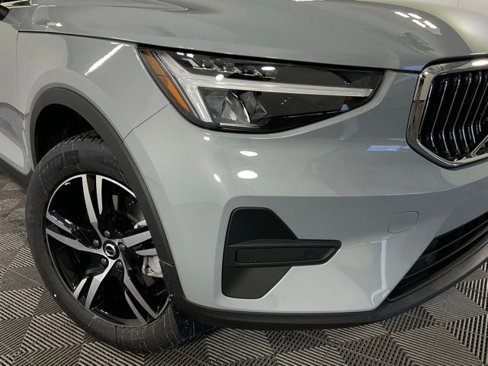 New 2025 Volvo XC40 B5 Core w/ Climate Package image 60