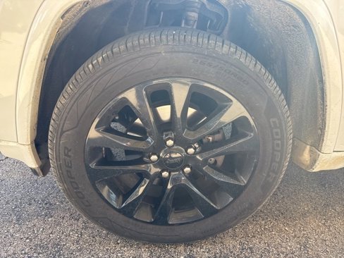 Used 2017 Jeep Grand Cherokee Altitude image 8