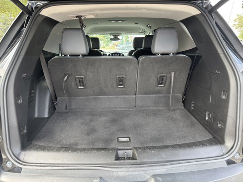 Used 2021 Chevrolet Traverse LT image 13