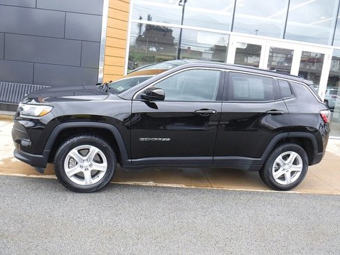 Used 2023 Jeep Compass Sport image 2