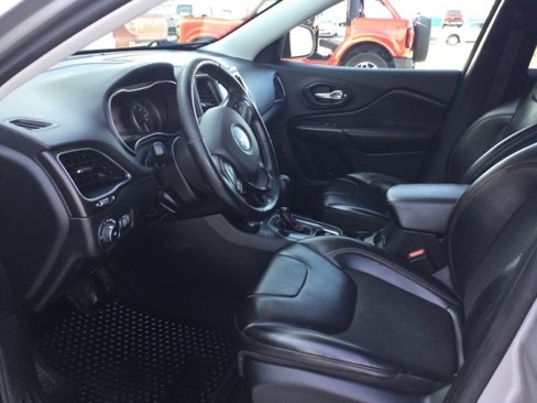 Used 2020 Jeep Cherokee Trailhawk w/ Cold Weather Group image 7