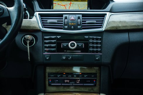Used 2010 Mercedes-Benz E 350 4MATIC Sedan image 13