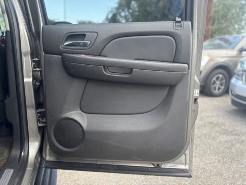 Used 2012 Chevrolet Suburban LTZ image 18