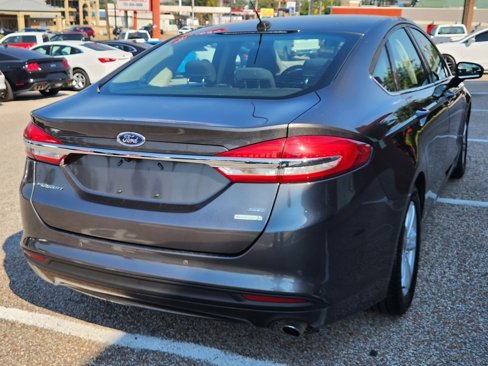 Used 2018 Ford Fusion SE w/ Fusion SE Technology Package image 8