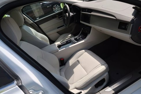 Used 2017 Jaguar XF Prestige image 24